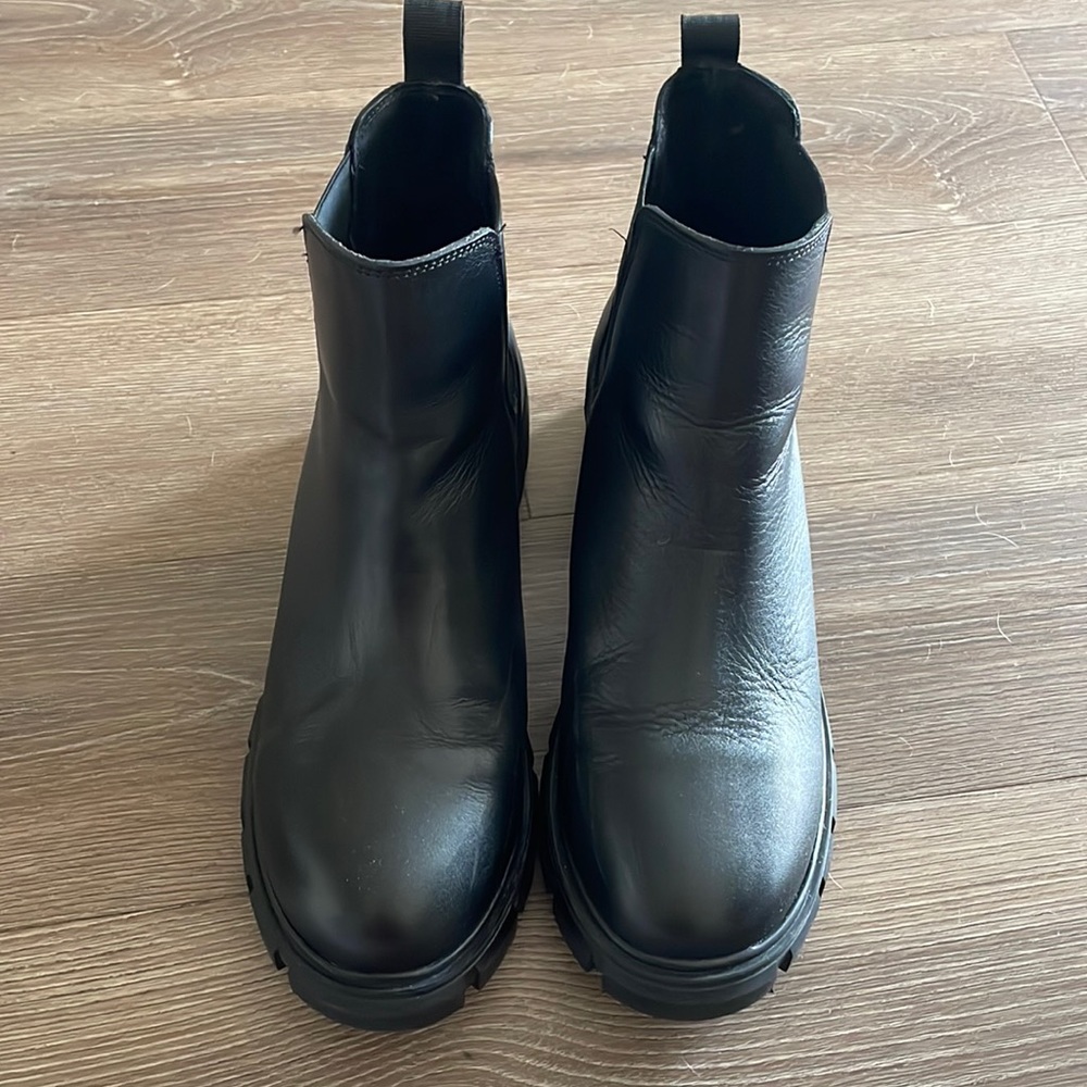 Steve Madden black booties - Howler boot
